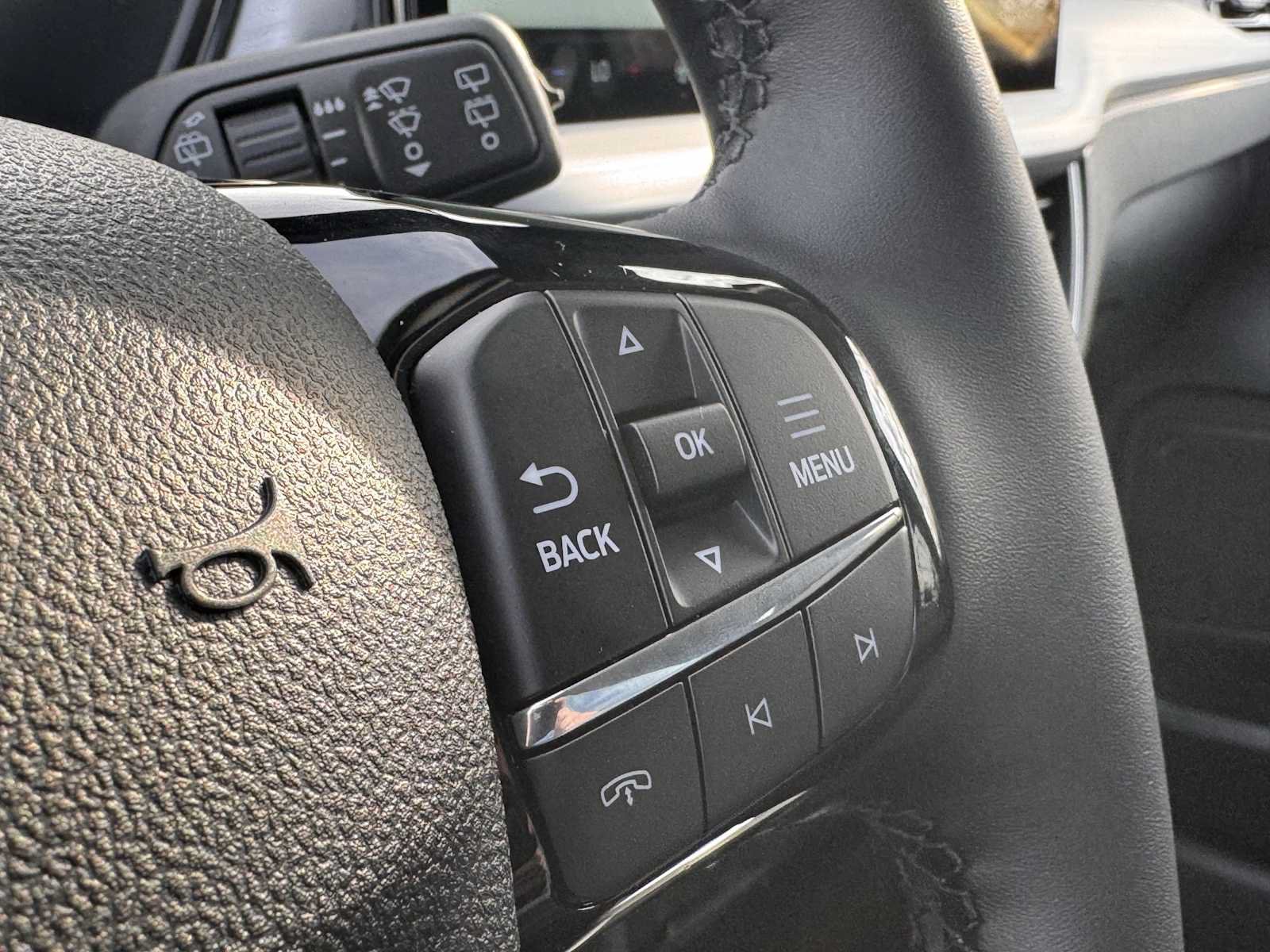 New 2026 Ford Escape SE w/ PHEV Premium Package FWD image 12