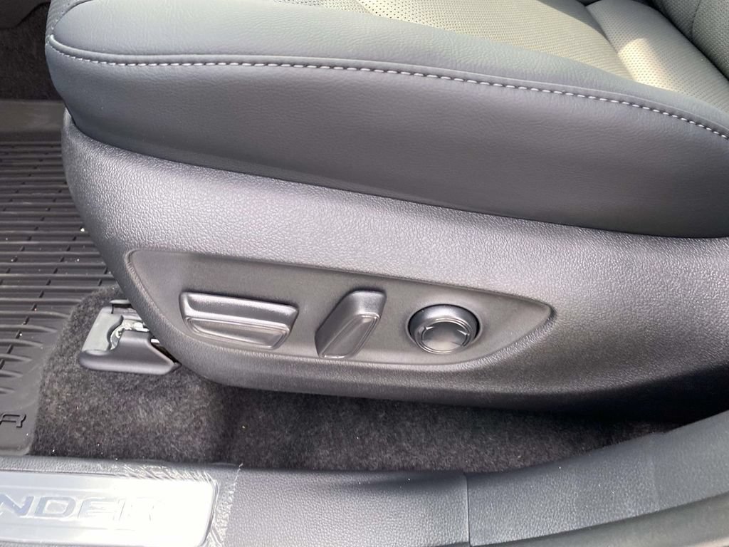 New 2026 Toyota Highlander Limited AWD/4WD image 14