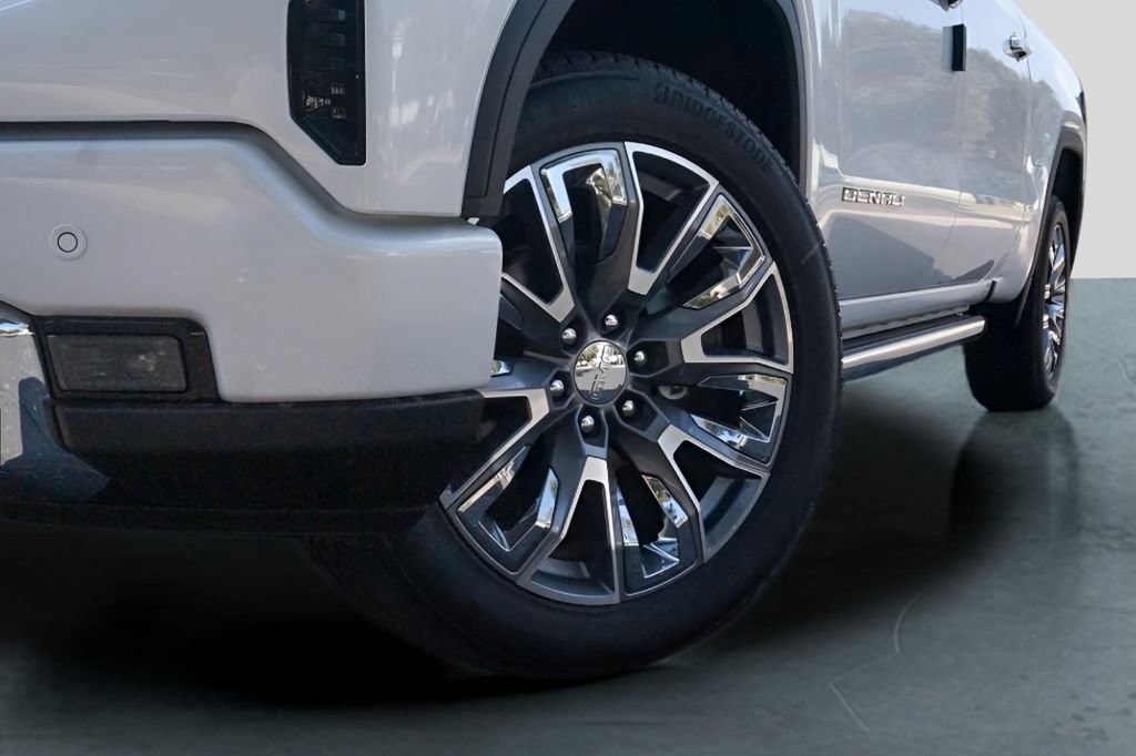 Used 2025 GMC Sierra 1500 Denali AWD/4WD image 29