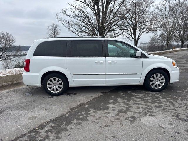 Used 2016 Chrysler Town & Country Touring image 8