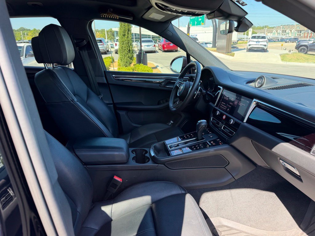 Used 2024 Porsche Macan Turbo AWD/4WD image 10