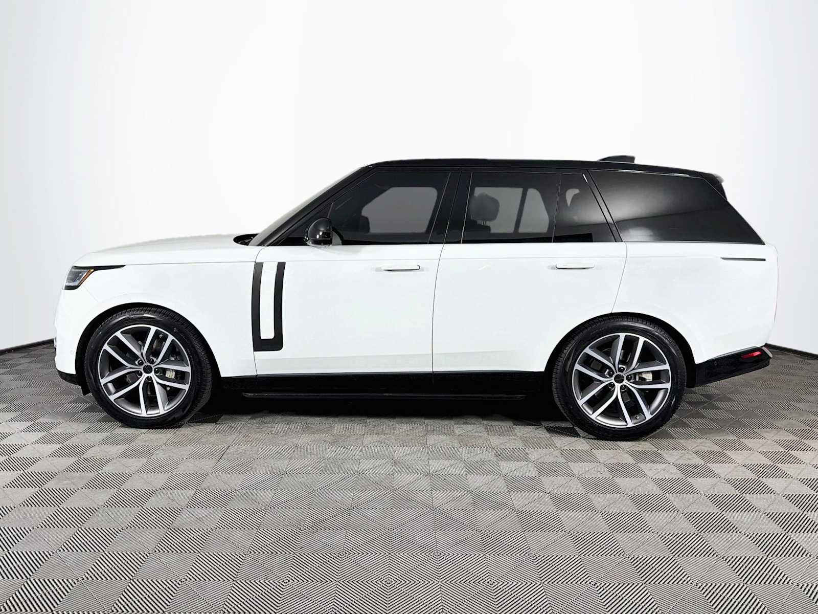 Used 2025 Land Rover Range Rover SE AWD/4WD image 8