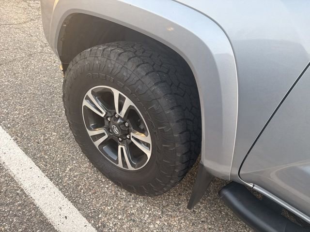 Used 2017 Toyota Tacoma TRD Sport image 9