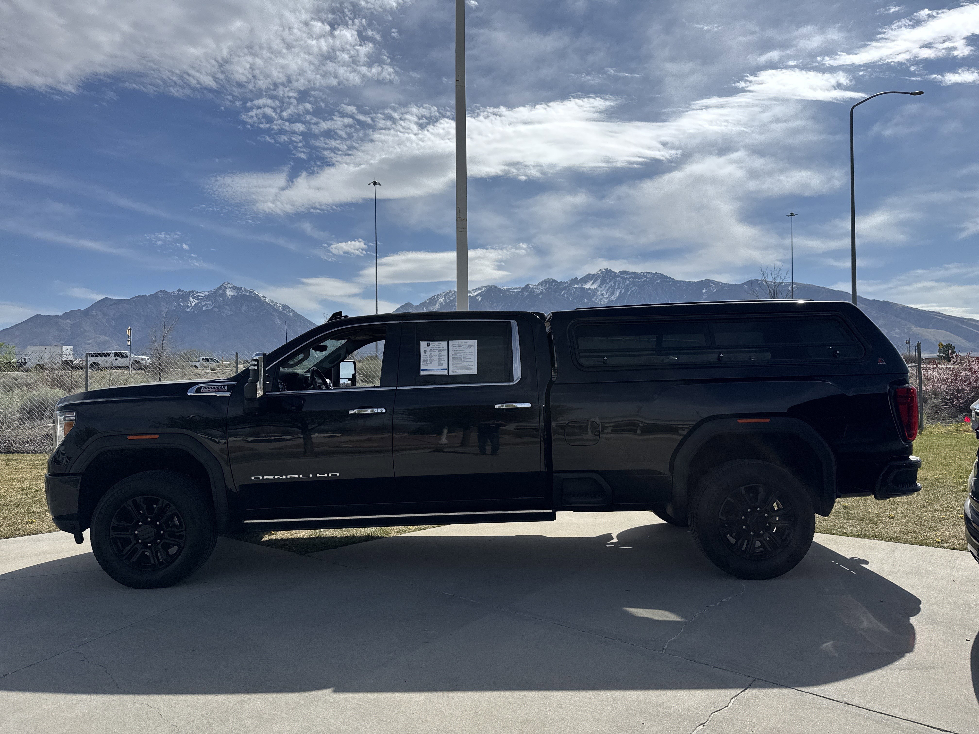 Used 2022 GMC Sierra 3500 Denali w/ Denali Black Diamond Edition image 2