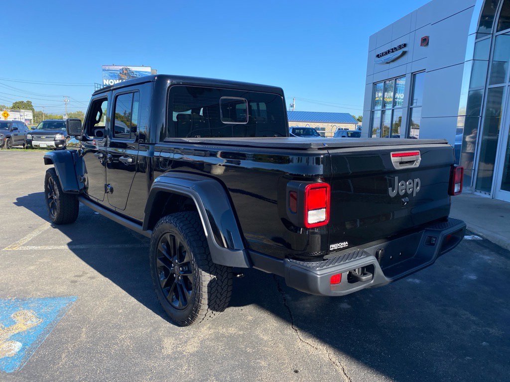 Used 2024 Jeep Gladiator Sport image 3