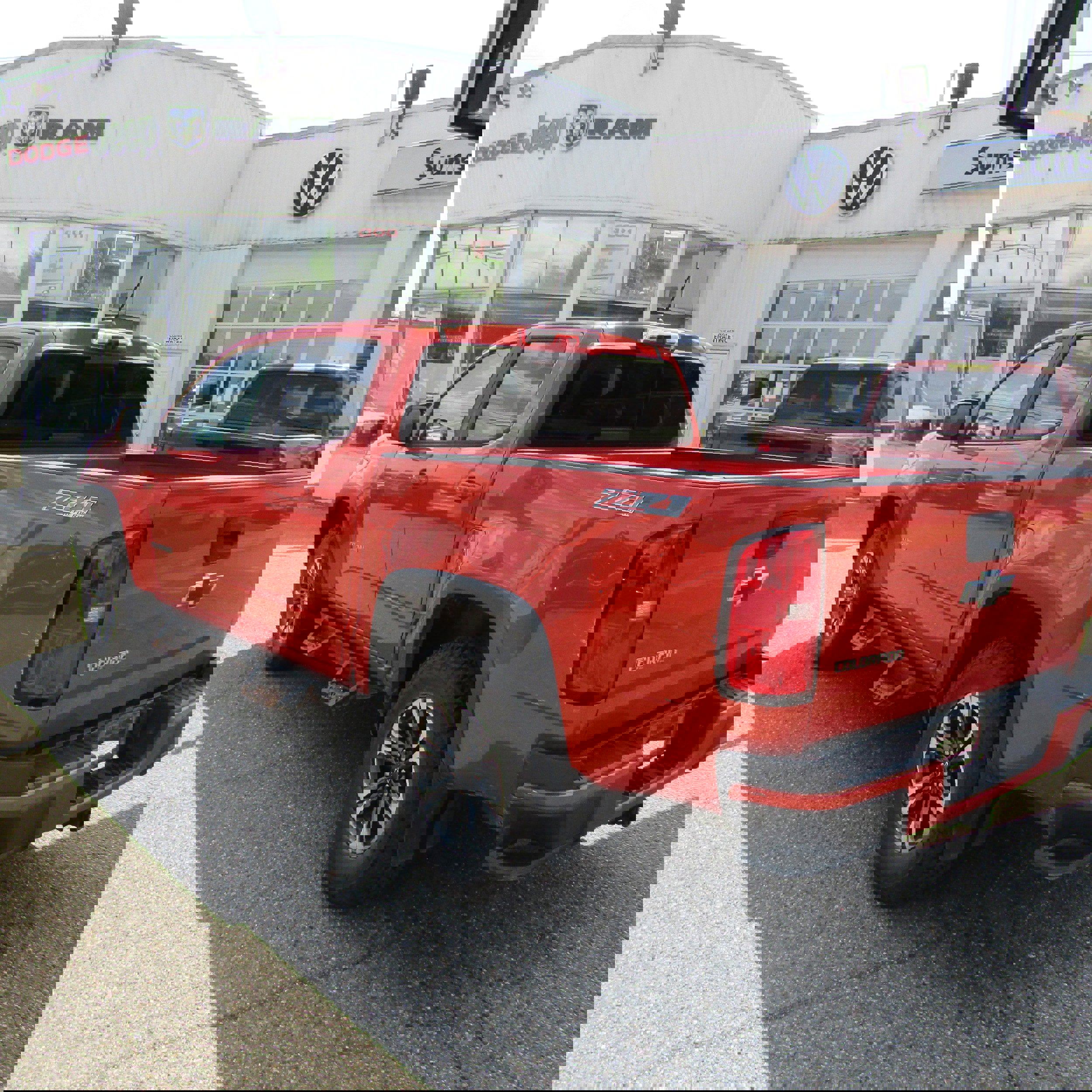 Used 2016 Chevrolet Colorado Z71 AWD/4WD image 2