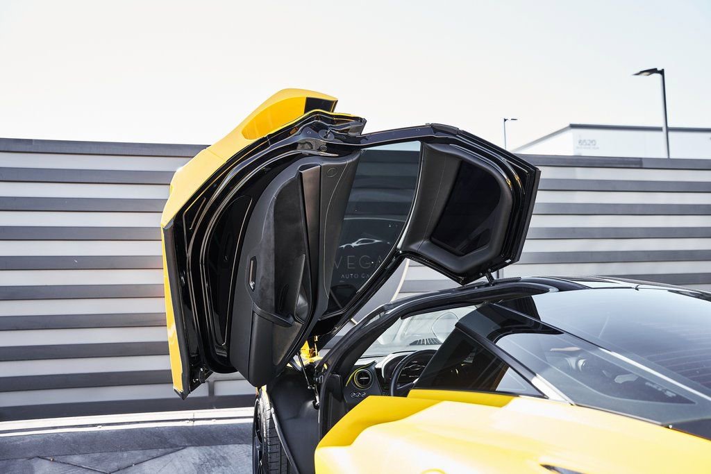 Used 2019 McLaren 720S RWD image 31