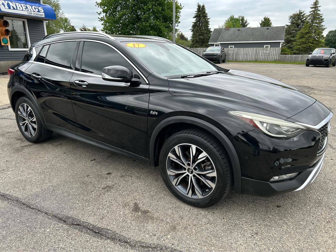 Used 2017 INFINITI QX30 Premium w/ Navigation Package AWD/4WD image 5
