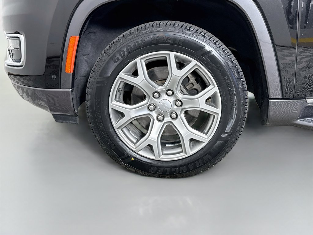 Used 2022 Jeep Wagoneer Series II AWD/4WD image 31
