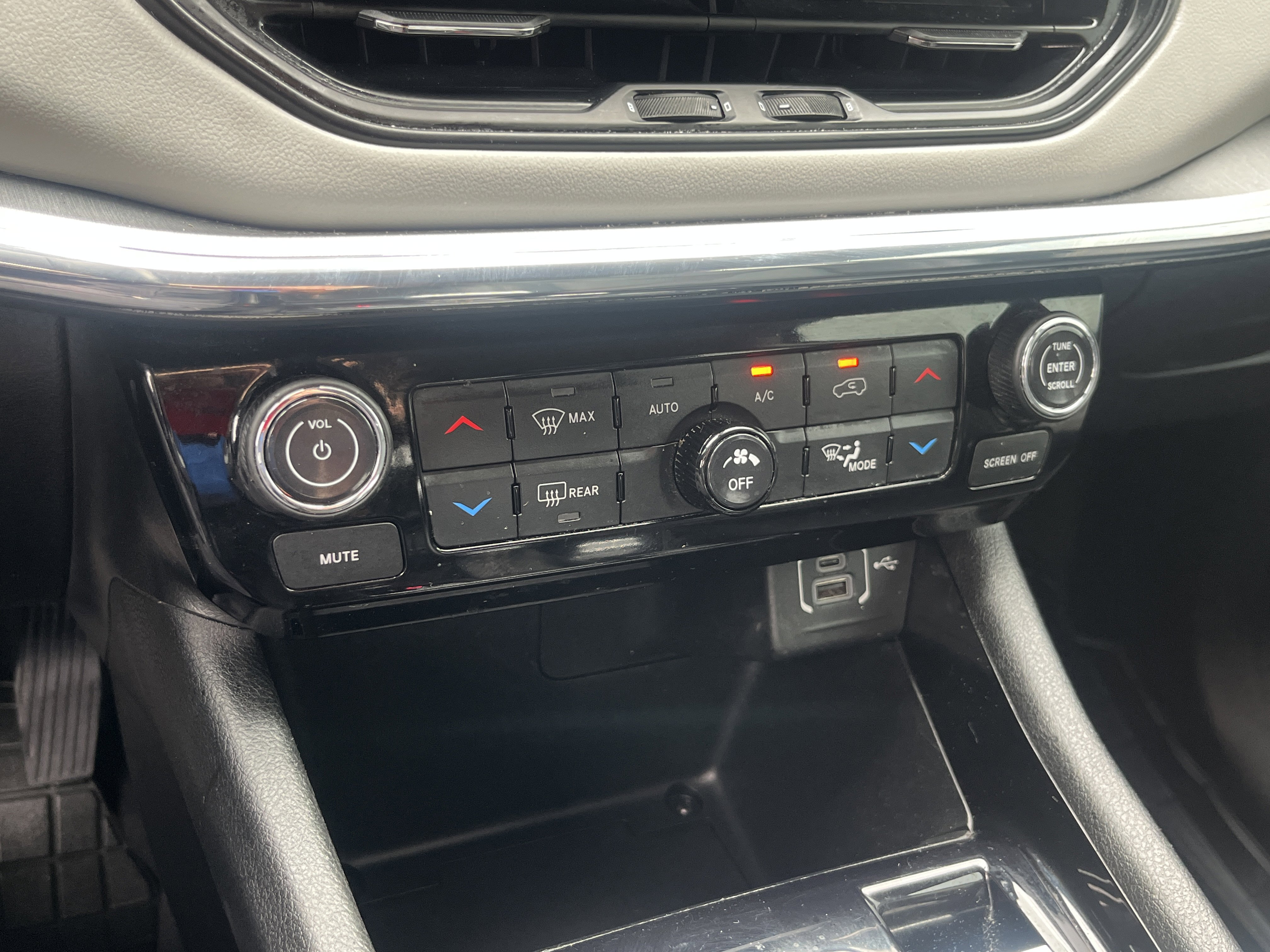 Used 2022 Jeep Compass Limited image 28