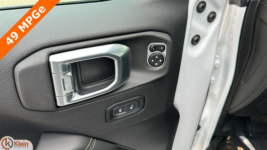 Used 2025 Jeep Wrangler Sahara 4xe image 13