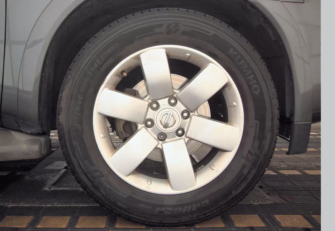 Used 2010 Nissan Armada Titanium RWD image 9