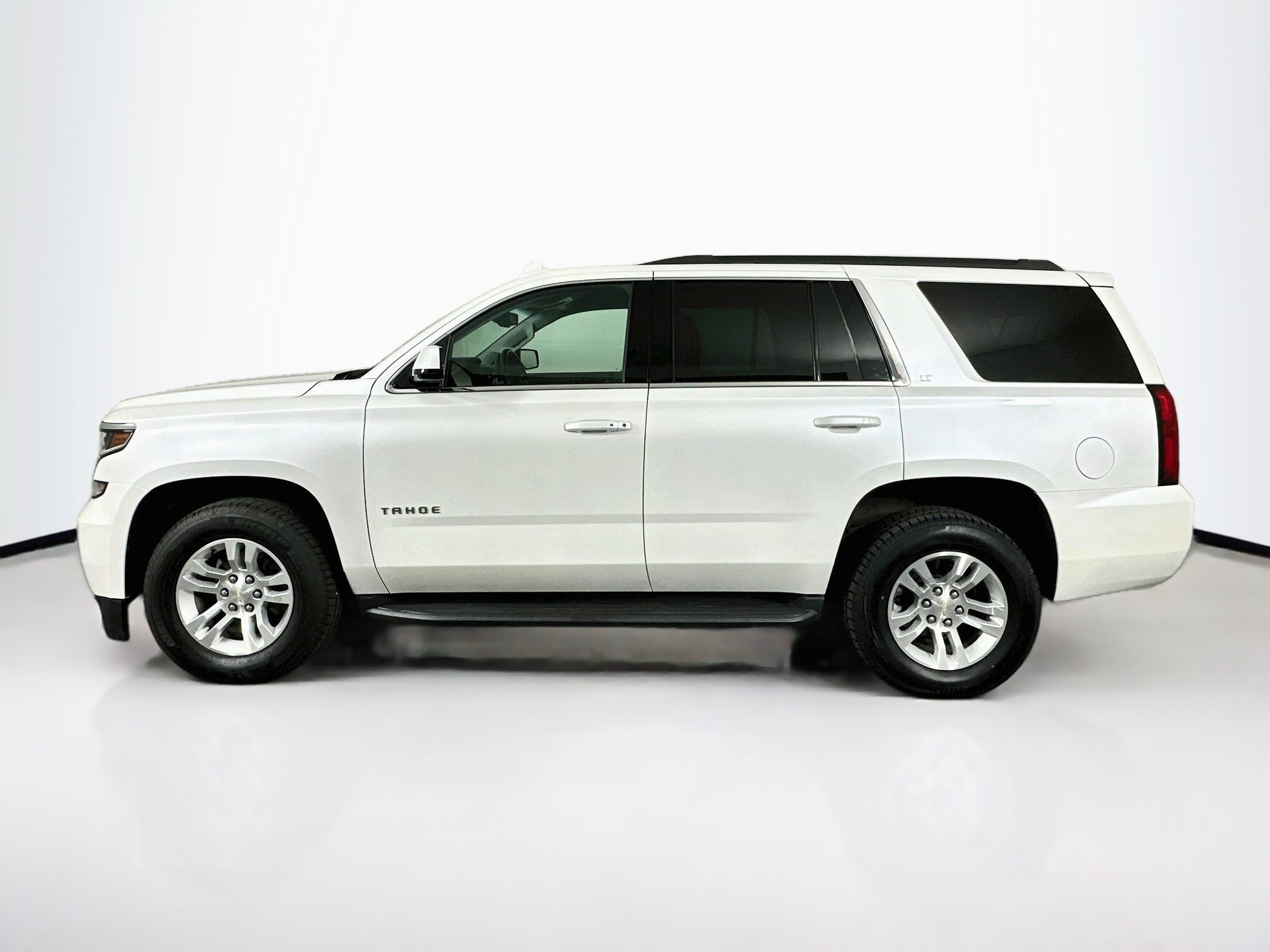 Used 2017 Chevrolet Tahoe LT w/ Luxury Package AWD/4WD image 4