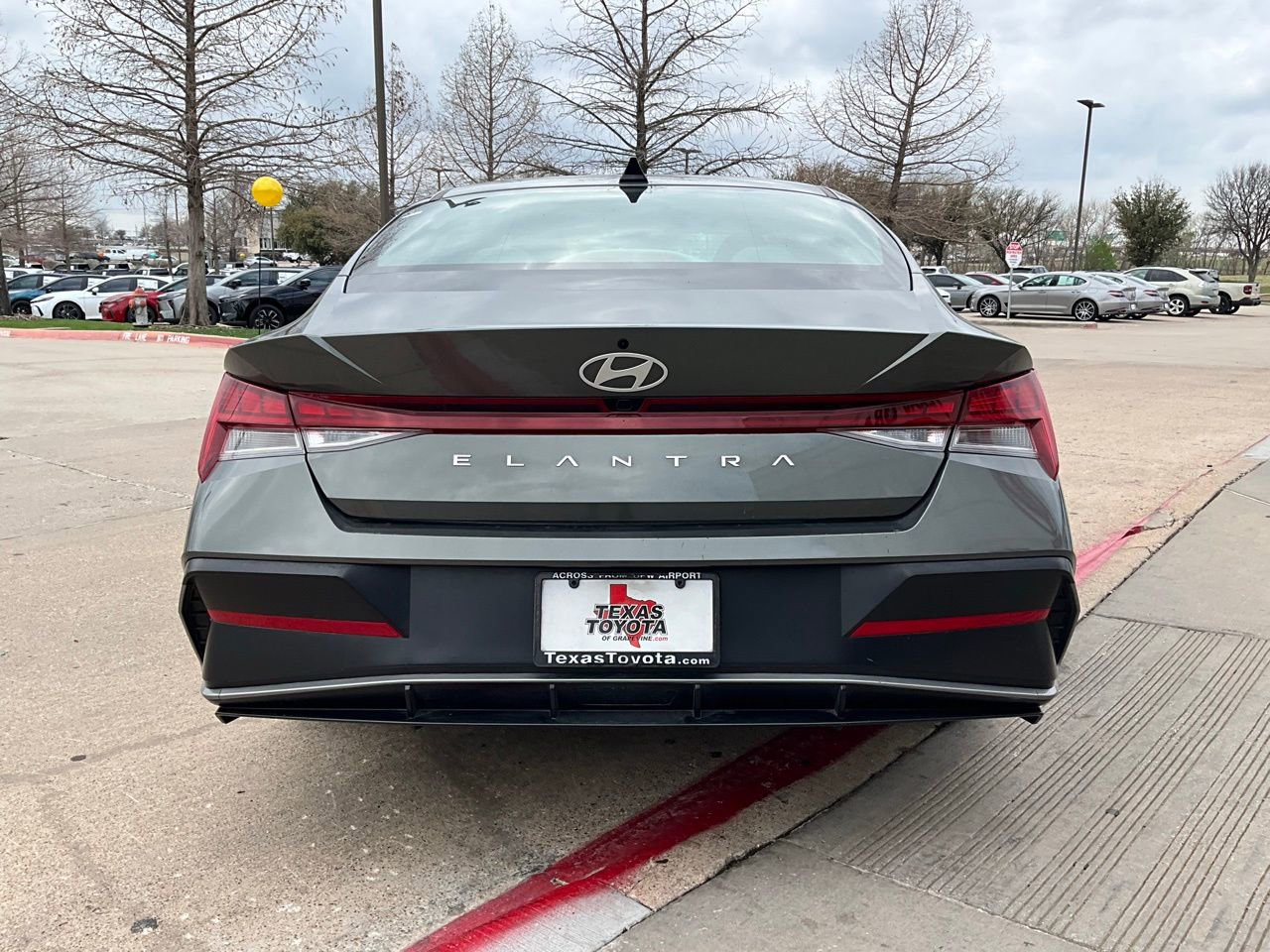 Used 2025 Hyundai Elantra SEL image 7