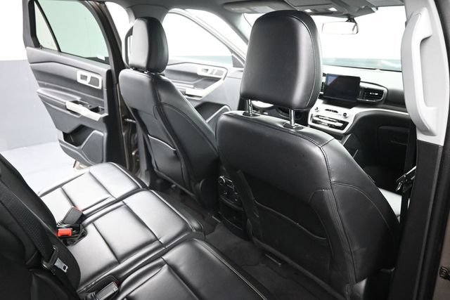 Used 2021 Ford Explorer XLT w/ Equipment Group 202A AWD/4WD image 21