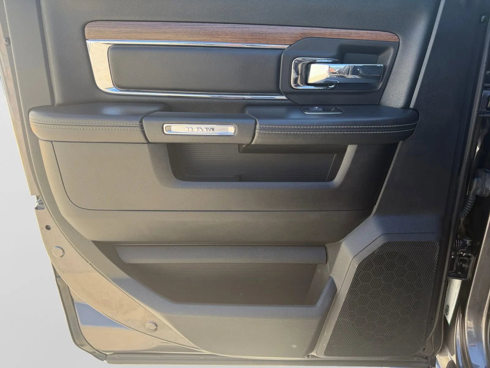 Used 2015 RAM 2500 Laramie image 26