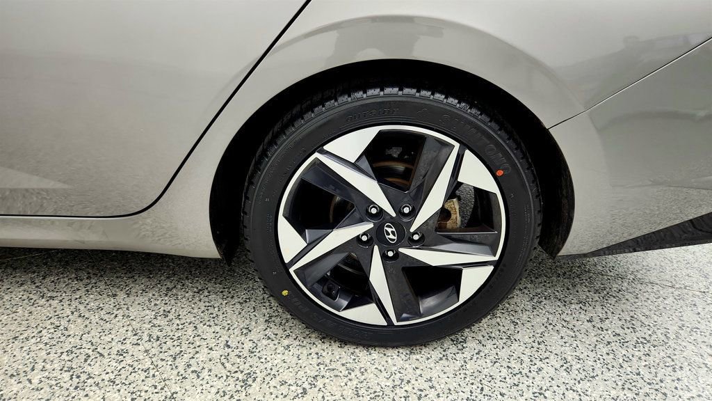 Used 2023 Hyundai Elantra Limited FWD image 9
