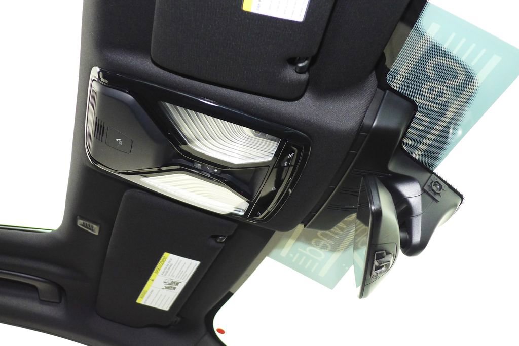 Certified 2022 BMW 530e w/ Convenience Package image 16