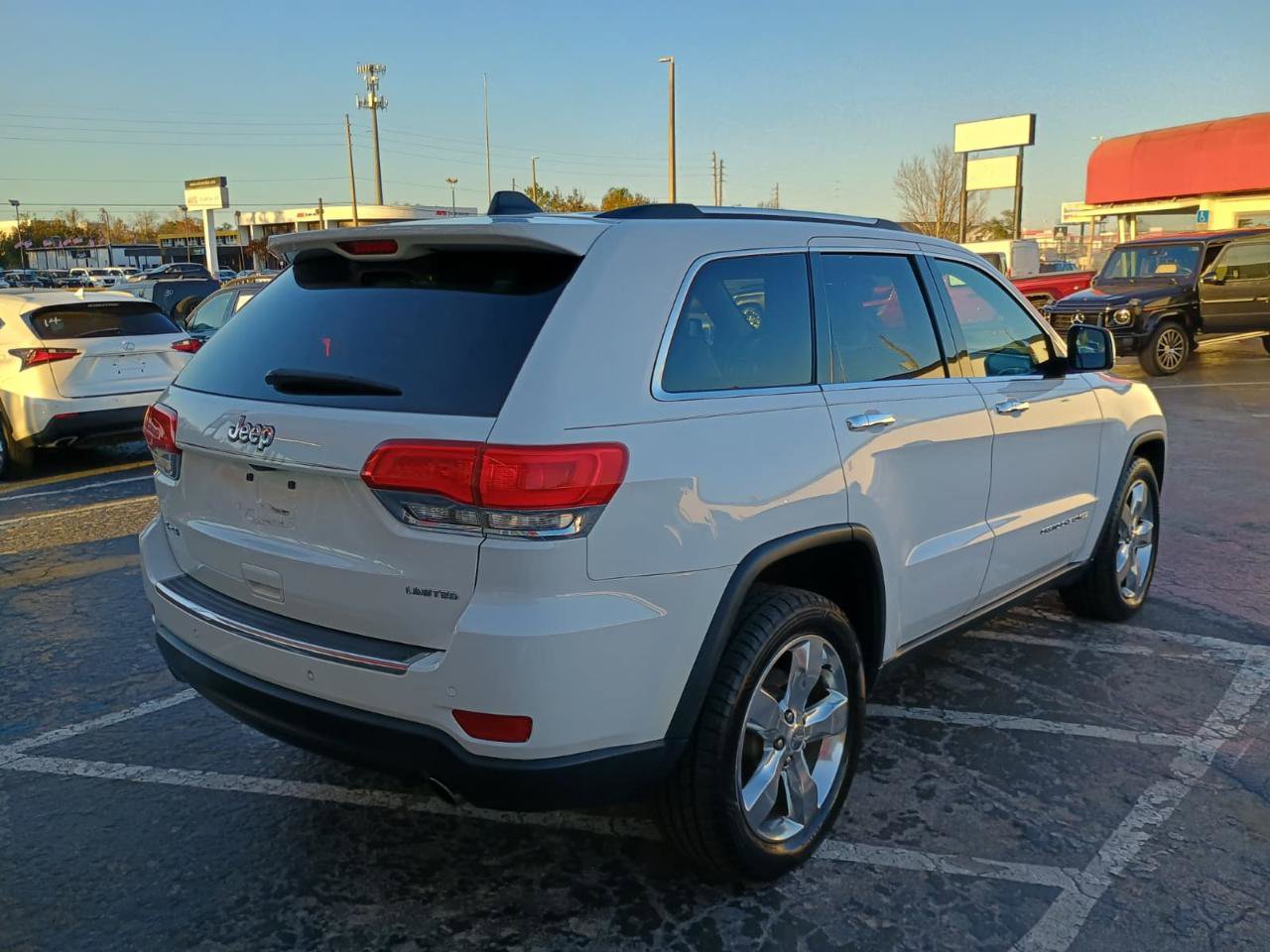 Used 2015 Jeep Grand Cherokee Limited w/ Luxury Group II image 7