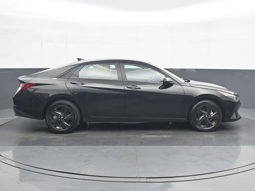 Used 2023 Hyundai Elantra SEL w/ Cargo Package image 7