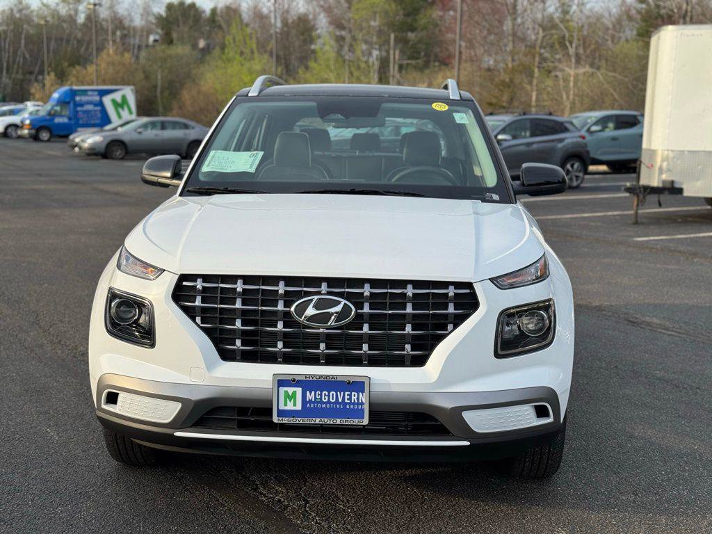 New 2026 Hyundai Venue SEL FWD image 2