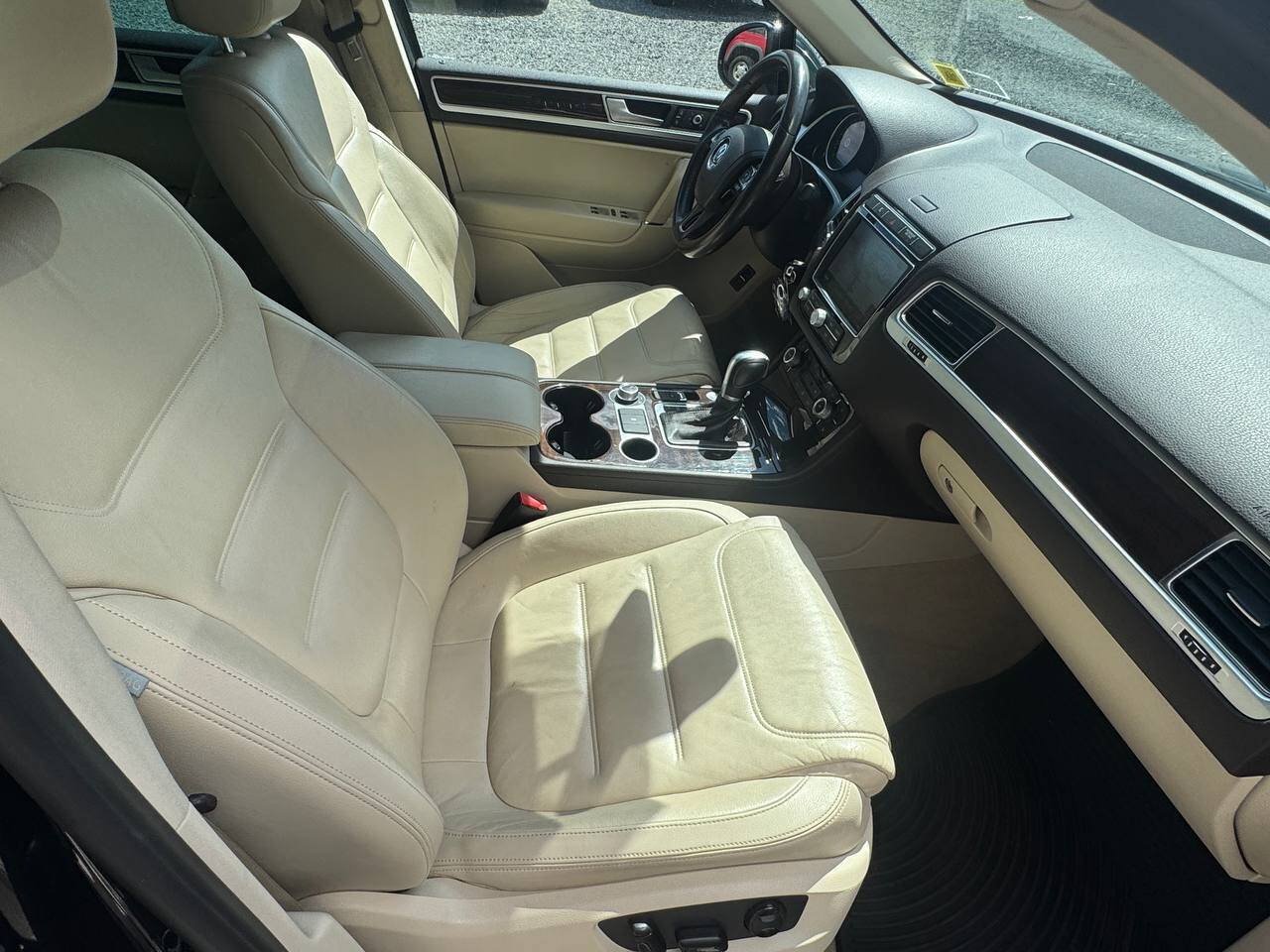 Used 2015 Volkswagen Touareg VR6 AWD/4WD image 12