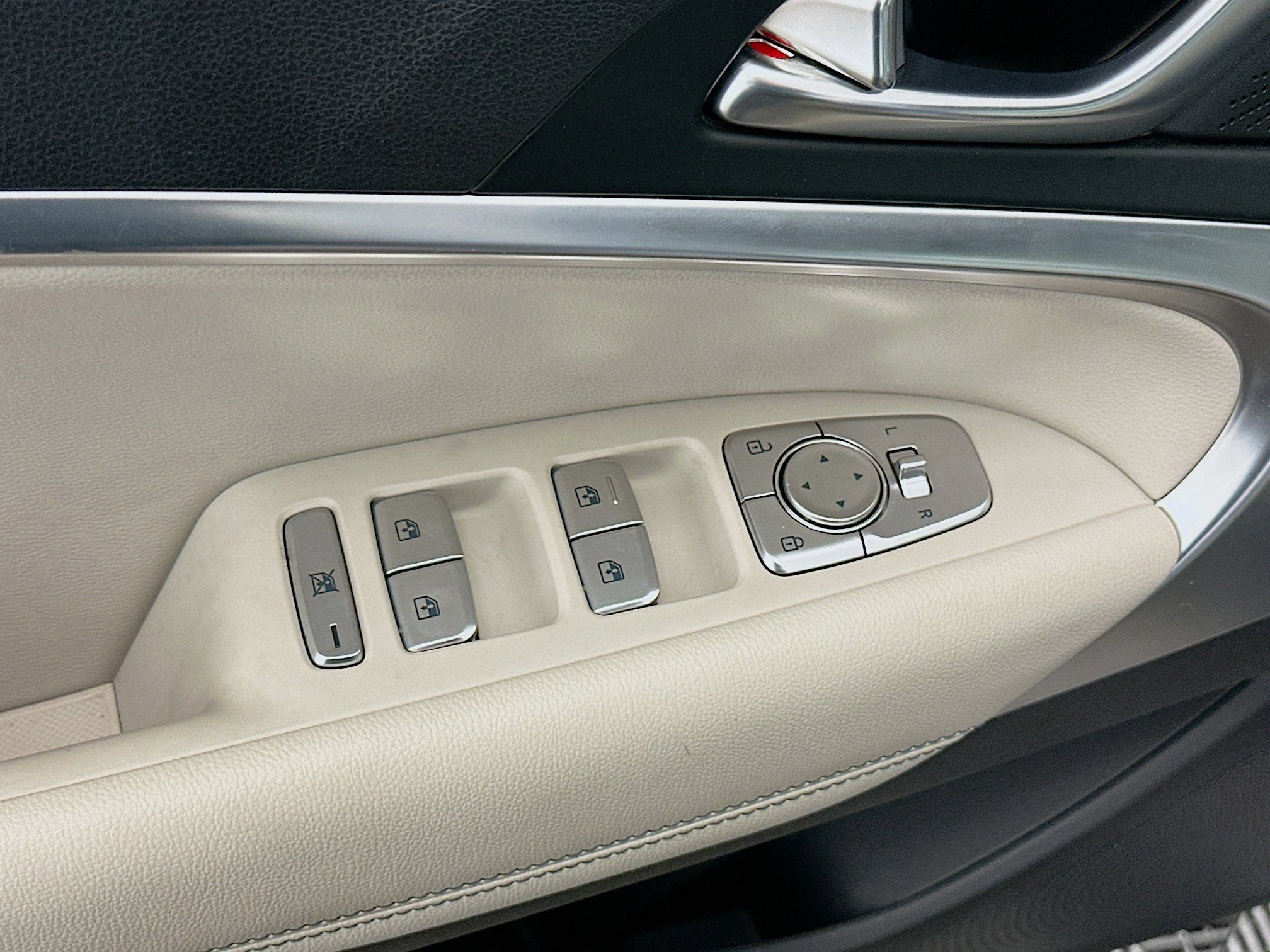 Used 2025 Genesis G70 2.5T image 15