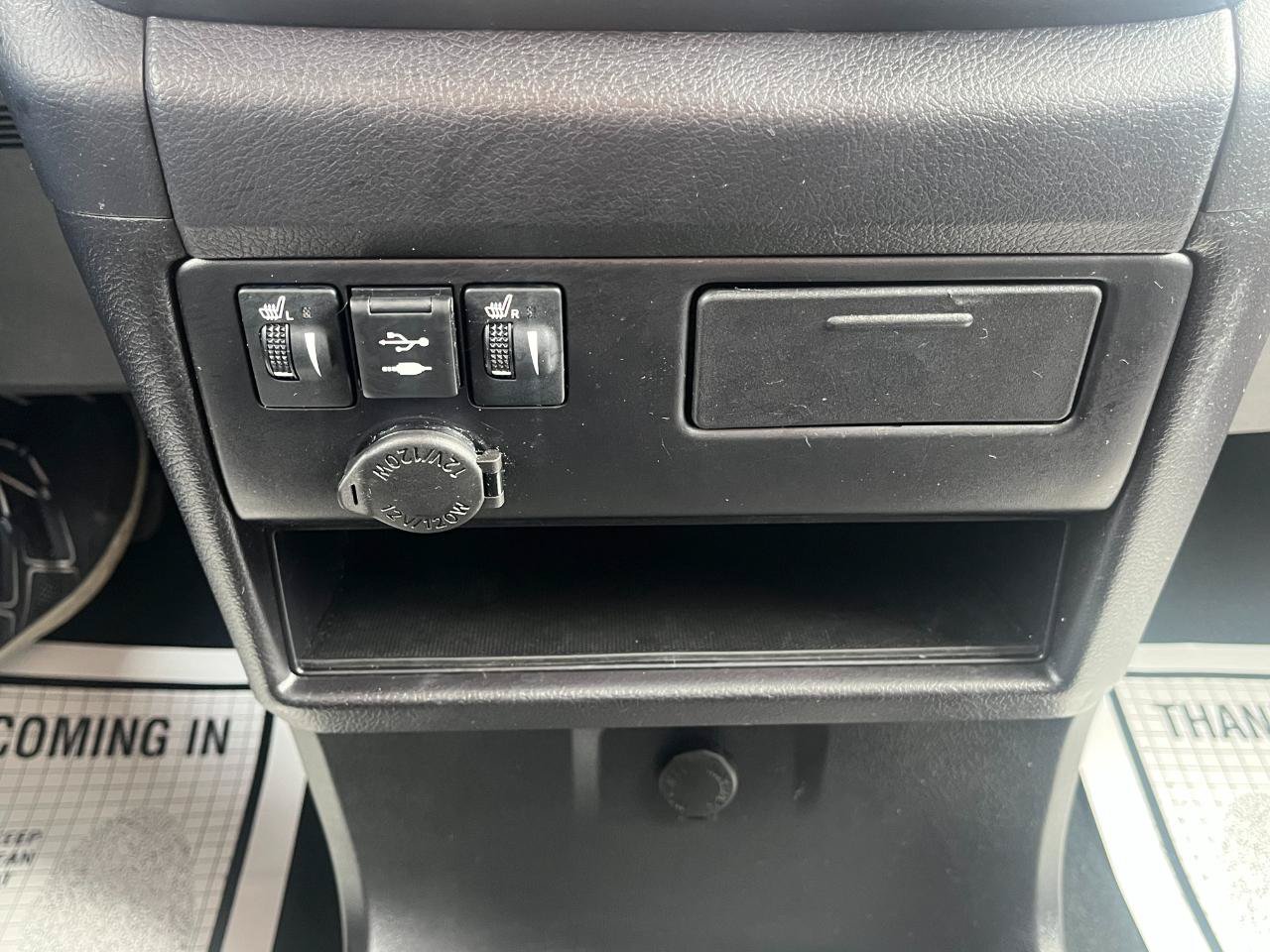 Used 2019 Toyota Sienna SE w/ SE Preferred Package FWD image 35