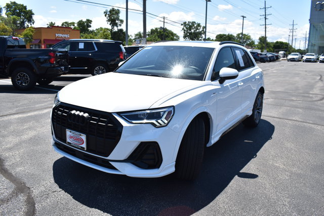 Used 2025 Audi Q3 2.0T Premium w/ Convenience Package AWD/4WD image 3