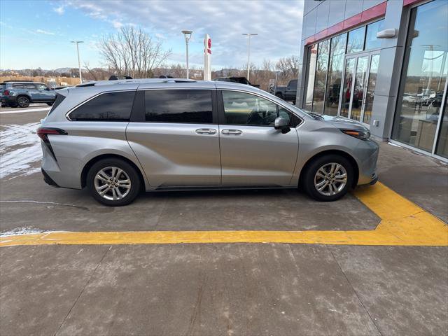 Certified 2024 Toyota Sienna Platinum image 5