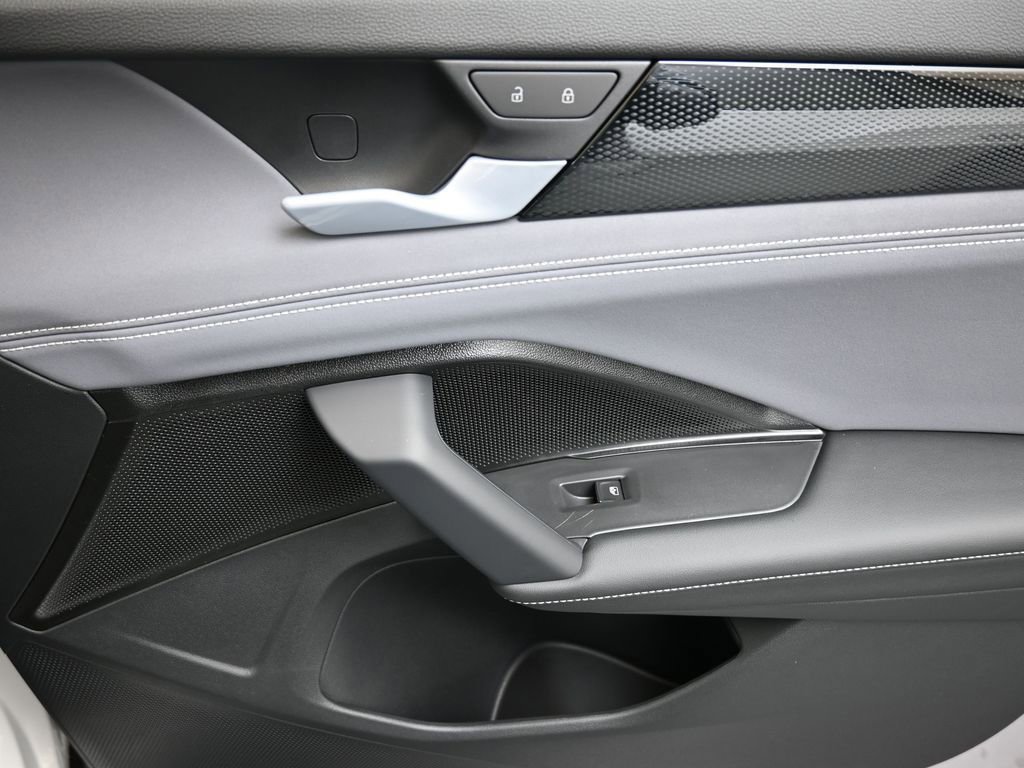 New 2026 Volkswagen Tiguan SE R-Line image 11