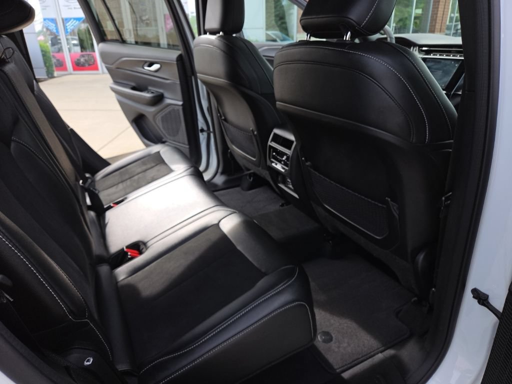 Used 2024 Jeep Grand Cherokee Altitude AWD/4WD image 25
