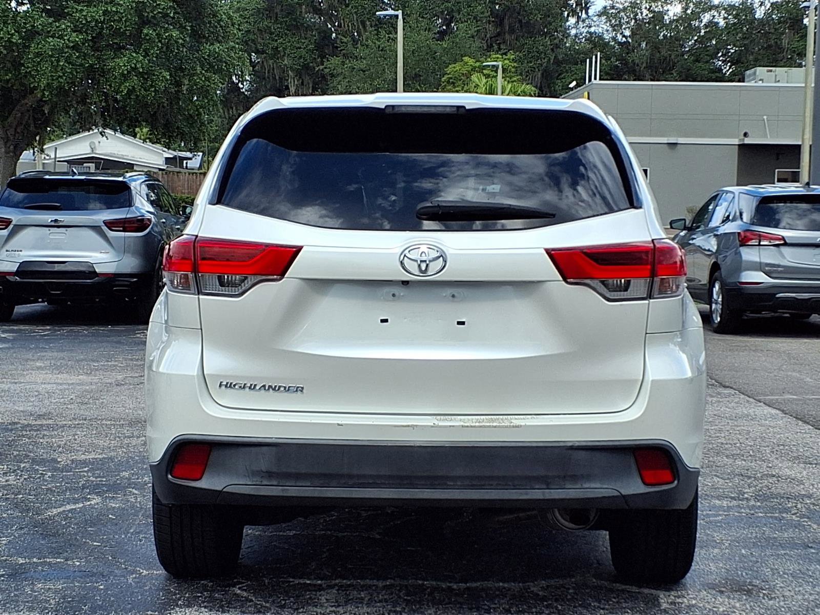 Used 2019 Toyota Highlander LE FWD image 5