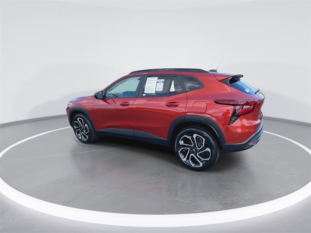 Used 2024 Chevrolet Trax RS w/ Sunroof Package image 6