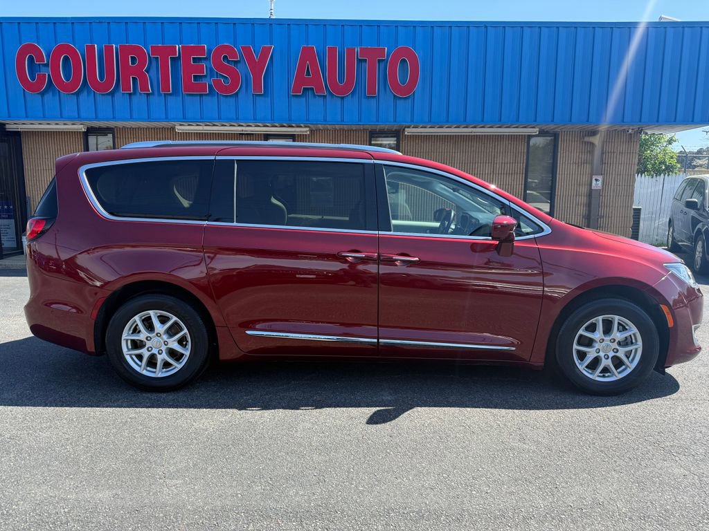 Used 2020 Chrysler Pacifica Touring-L w/ Advanced Safetytec Group image 13