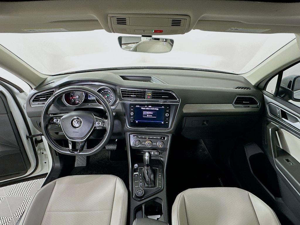 Certified 2021 Volkswagen Tiguan SE w/ Panoramic Sunroof Package image 3