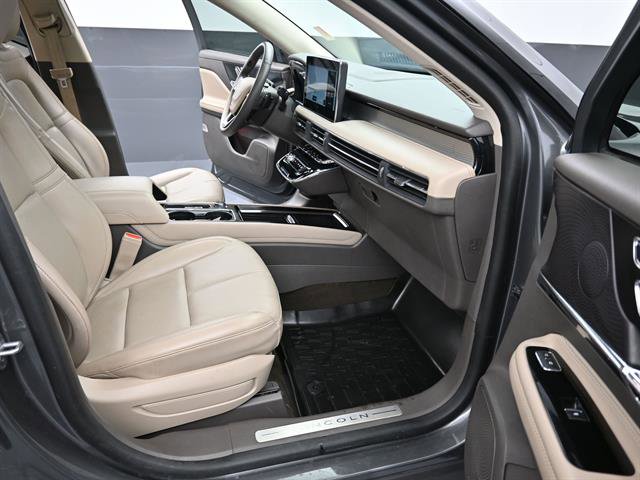 Used 2023 Lincoln Corsair FWD w/ Equipment Group 101A image 17