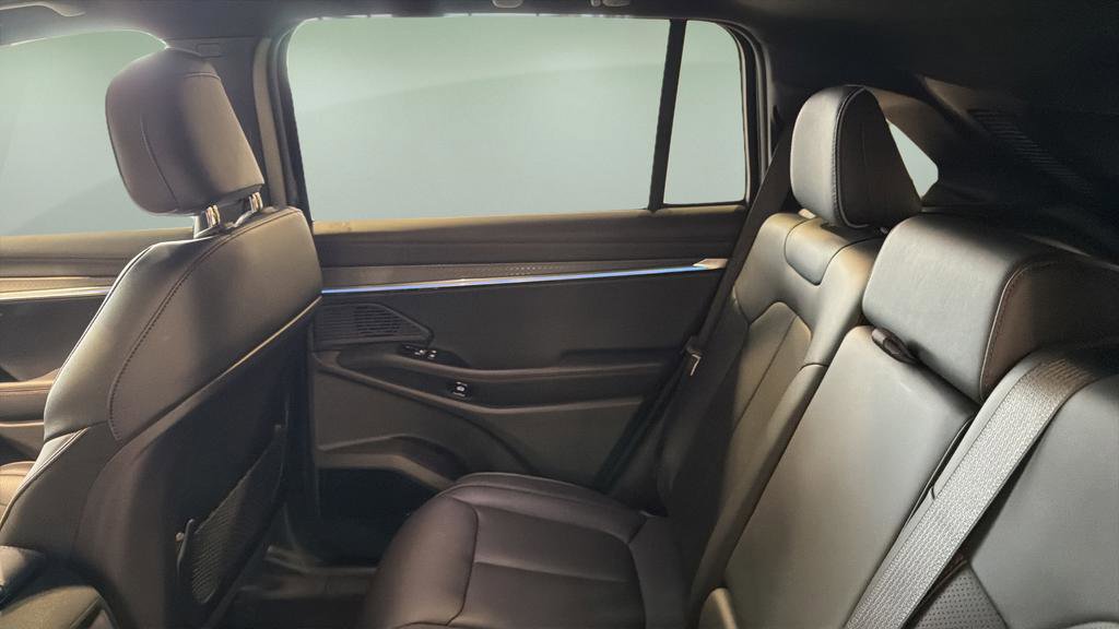 Used 2025 Jeep Wagoneer S Limited image 16