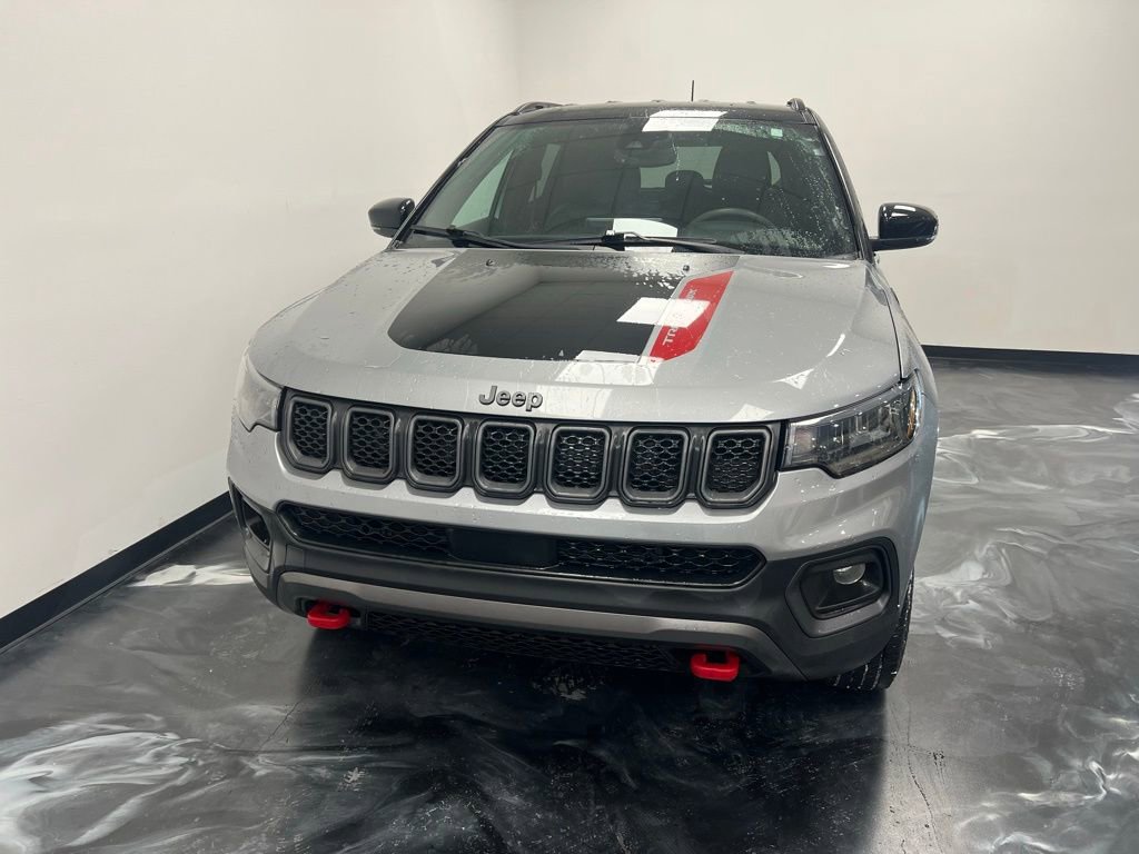 Used 2024 Jeep Compass Trailhawk image 3