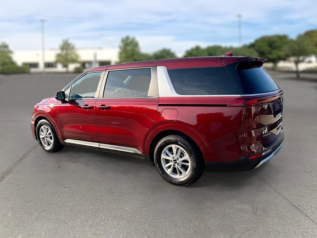 Certified 2024 Kia Carnival LX image 4
