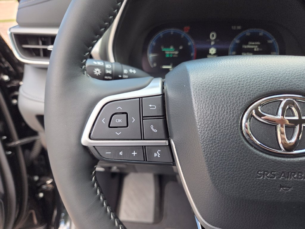 Certified 2026 Toyota Highlander Platinum AWD/4WD image 32