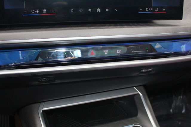 Used 2025 BMW i7 xDrive60 image 18