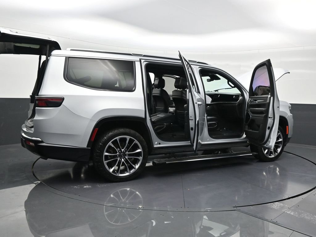 Used 2022 Jeep Wagoneer Series III w/ Premium Group I image 32