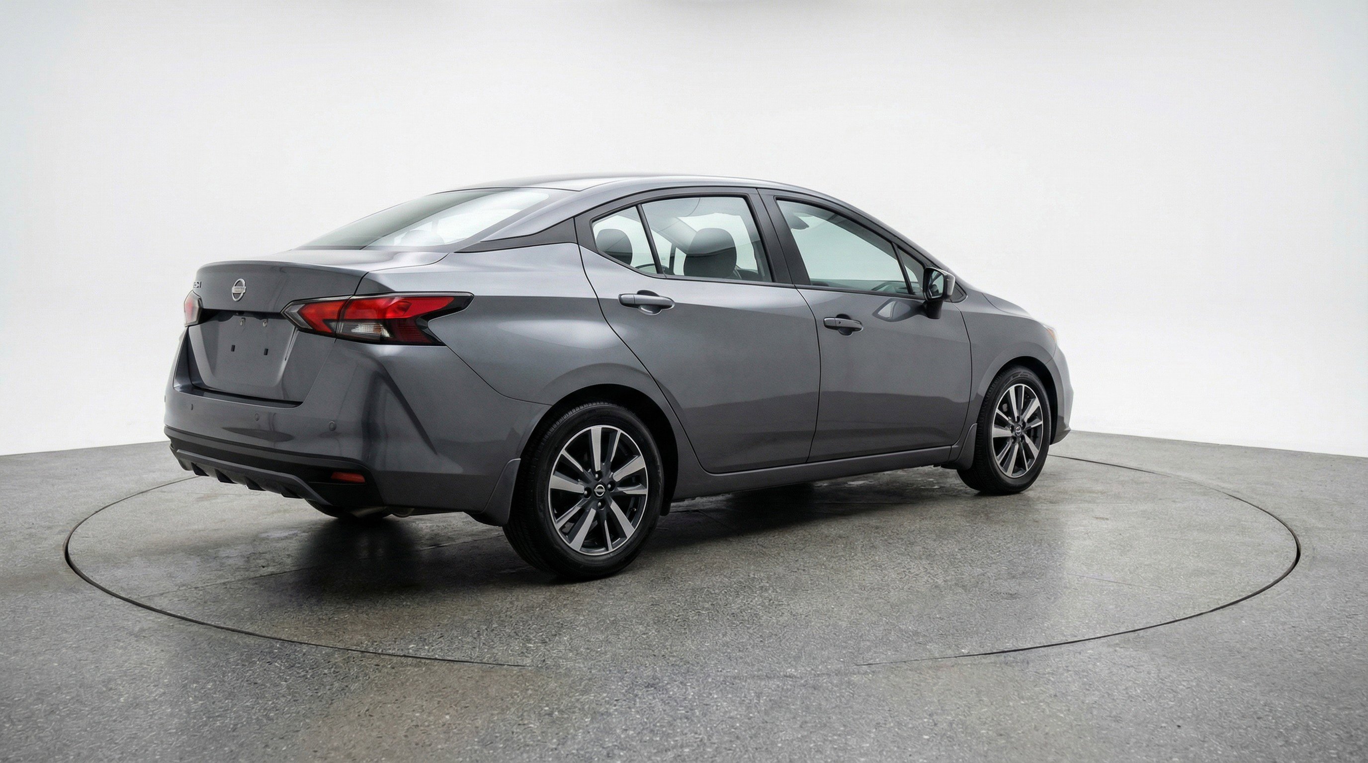 Used 2025 Nissan Versa SV image 9