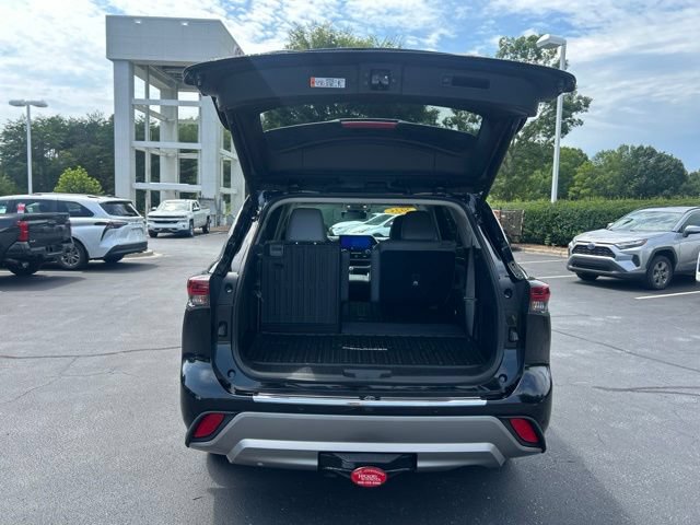 Used 2025 Toyota Highlander Platinum AWD/4WD image 9