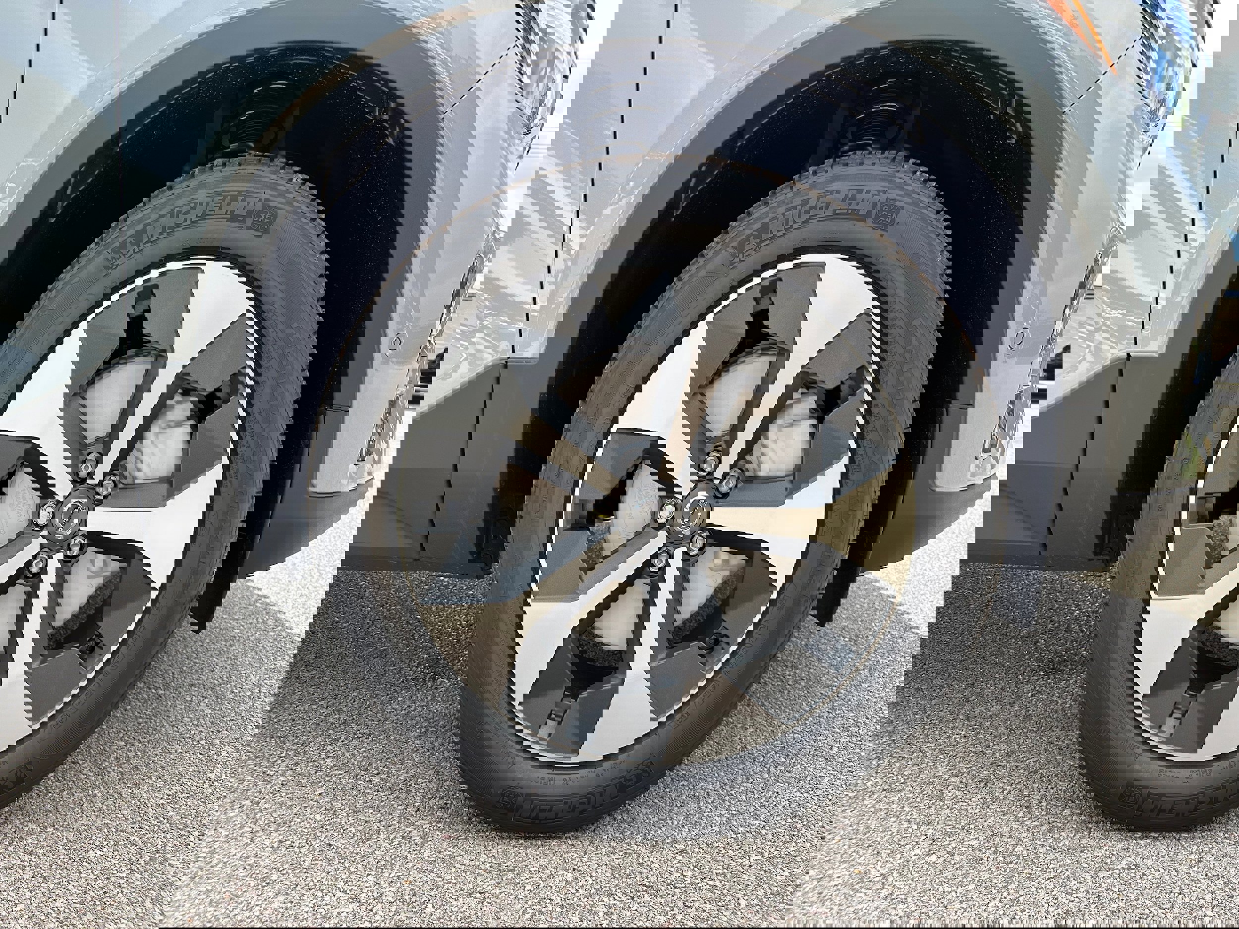 New 2026 Volvo XC40 B5 Plus w/ Protection Package Premier image 7