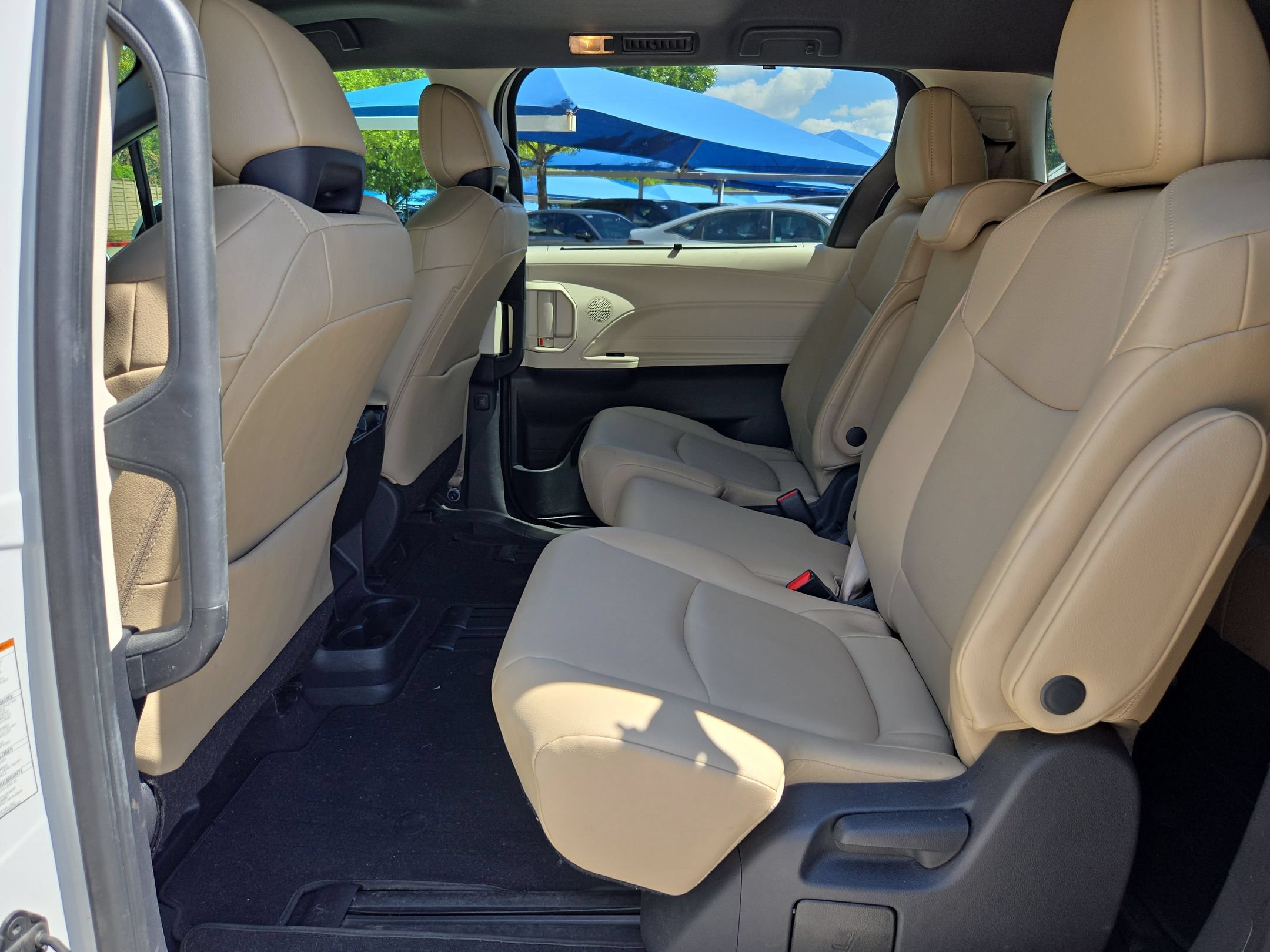 Used 2022 Toyota Sienna XLE FWD image 13
