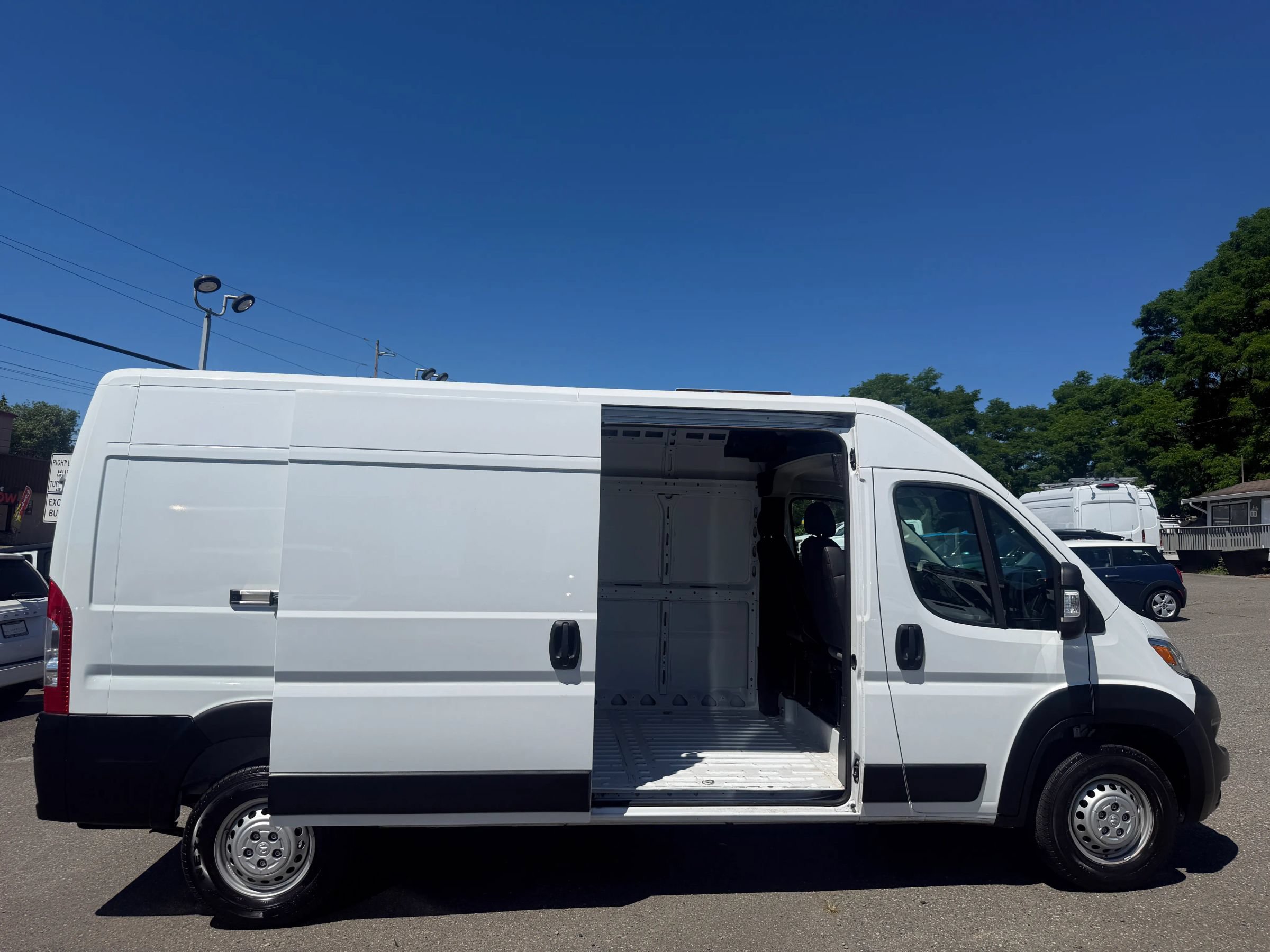 Used 2026 RAM ProMaster 2500 w/ Convenience Group FWD image 24