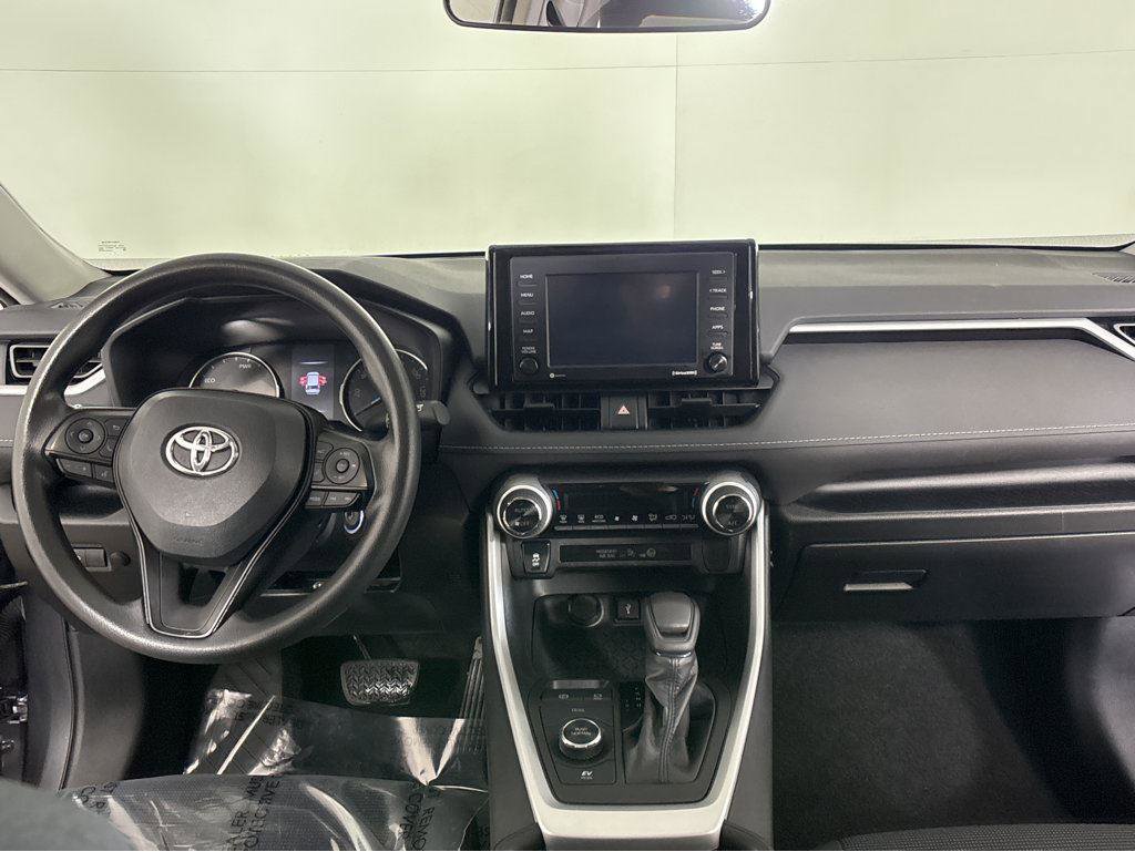 Used 2021 Toyota RAV4 LE image 4