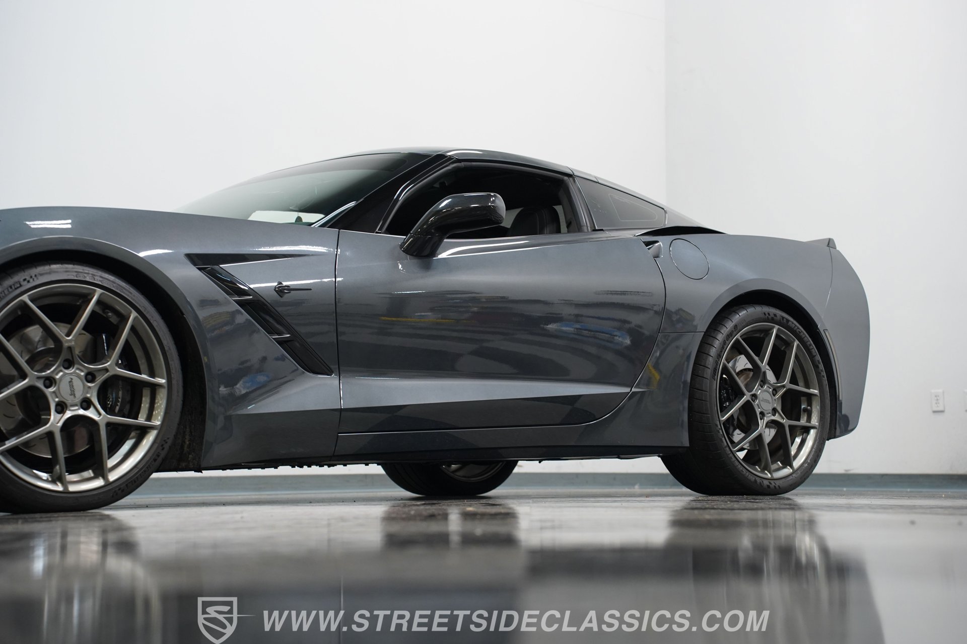 Used 2017 Chevrolet Corvette Stingray Coupe w/ Carbon Flash Badge Package image 21